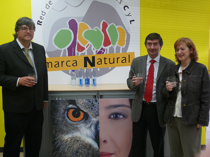 La Fundación Patrimonio Natural recibe las primeras aguas de la Marca Natural Fuentes de Lebanza